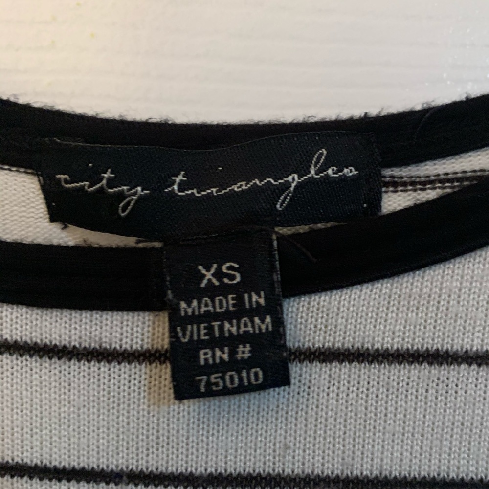 Cropped Striped Tee - Picture 2 of 2